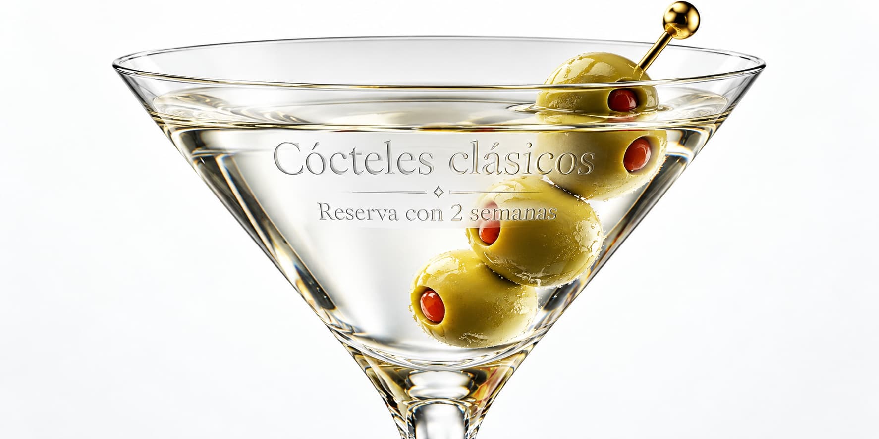 Martini clásico con aceitunas